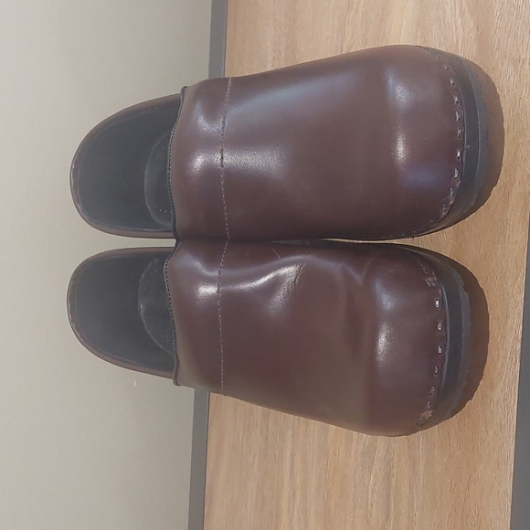 LL Bean Comfort Mocs, Women's 7.5M, Brown Leather Professional Clogs, Slip Ons - Picture 2 of 8